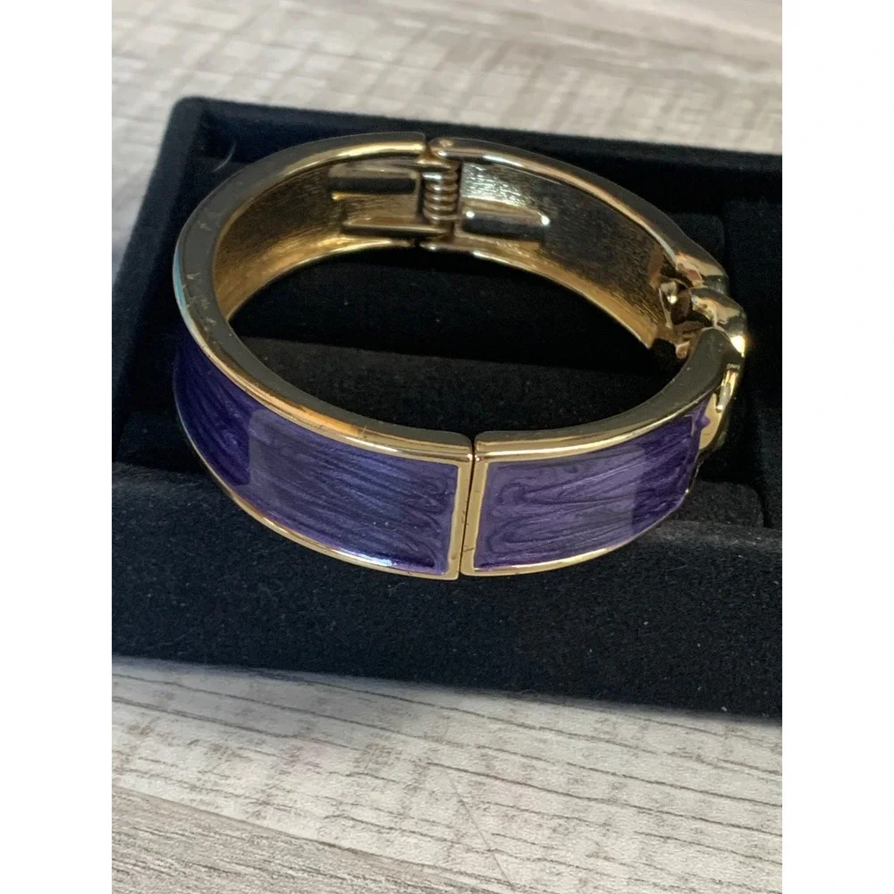 N/A gold tone